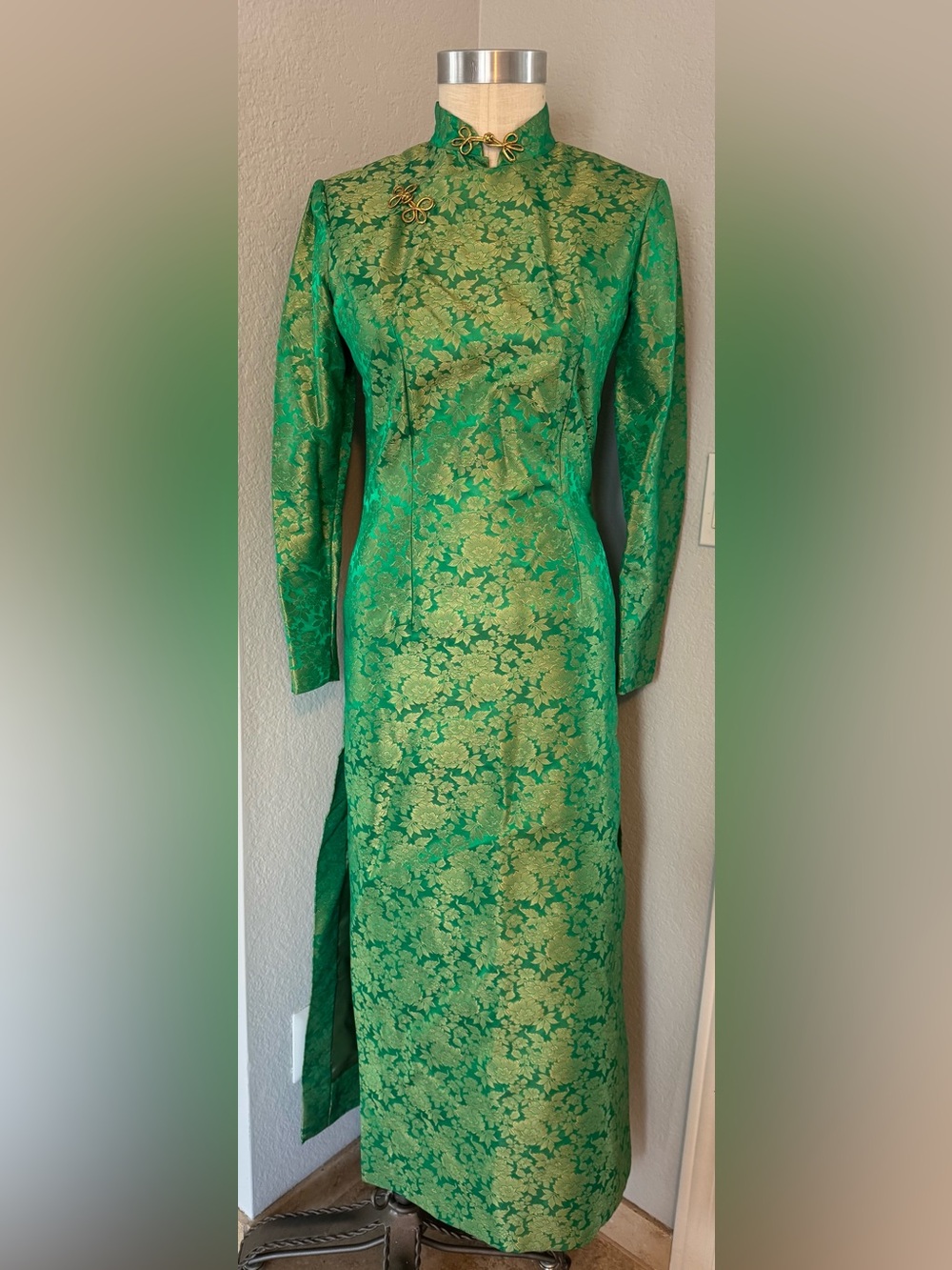 1960s Cheongsam Brocade Emerald & Gold Floral Pattern